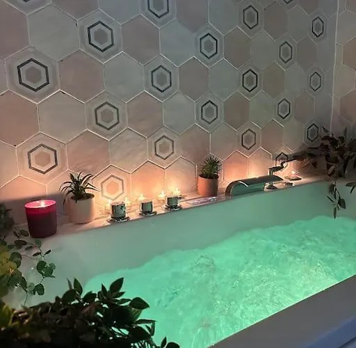 En Couleurs ! T2 / Vue Canal / Balnéo / Pkg Sète